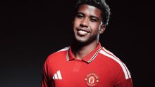 Brasileiro que trocou Chelsea pelo Manchester United conta que descobriu negociação quando levava filhos ao médico: 'Parei o carro e...'