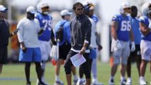 NFL: McDaniel seguirá enviando jugadas ofensivas de Chargers