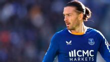 Grealish é barrado de jogo do Everton após caso de indisciplina