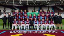 Edson Álvarez, borrado en el West Ham, aparece en la foto oficial