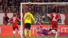 Harry Kane misses penalty as Bayern Munich draw with Borussia Dortmund 