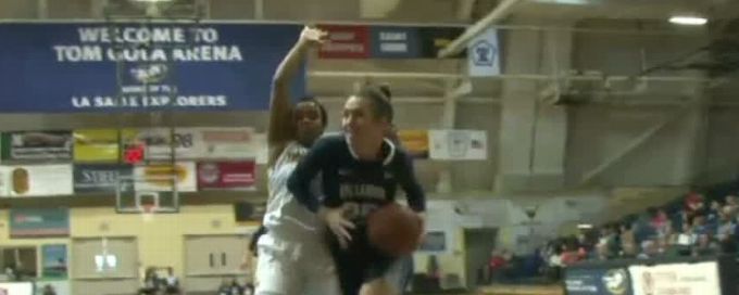 Jekot dominates to keep Villanova undefeated