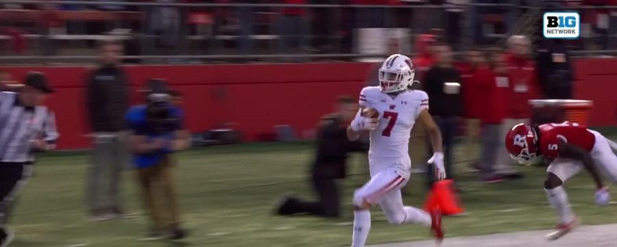 Bye bye! Davis takes off for 72-yard Wisconsin TD