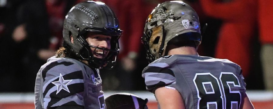Utah demolishes No. 3 Oregon