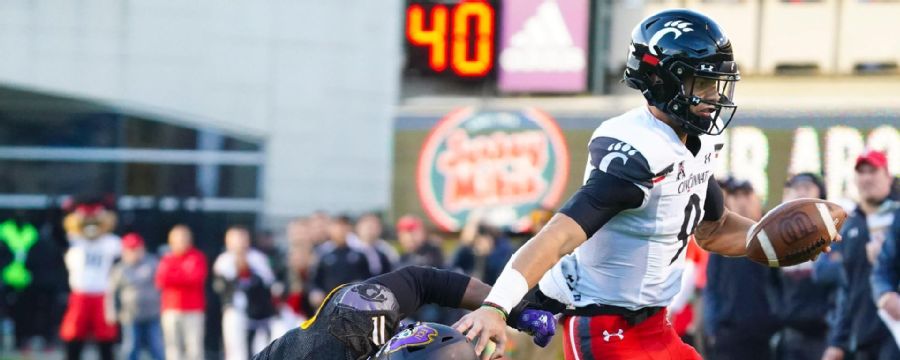Cincinnati completes 12-0 regular season with win at ECU