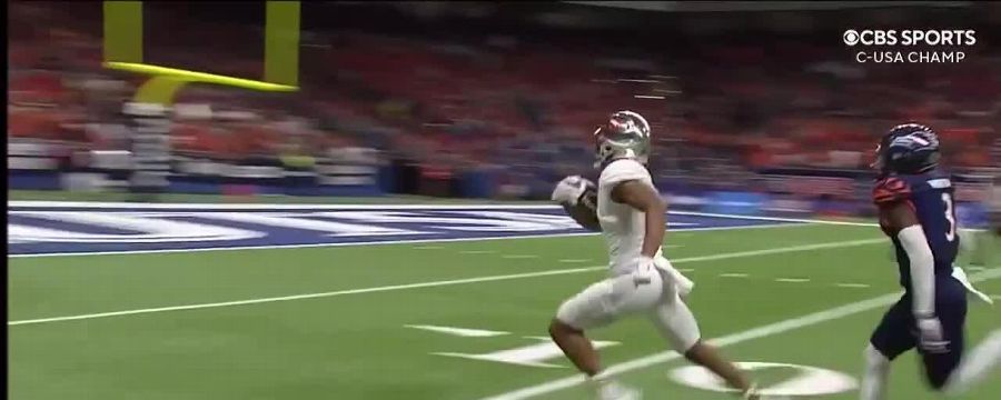 Mitchell Tinsley hauls in 60-yard TD pass for Western Kentucky