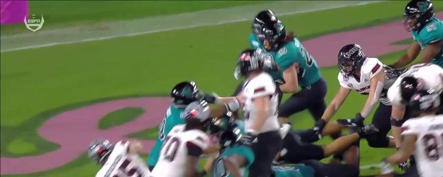 Clint Ratkovich runs for 2-yard TD