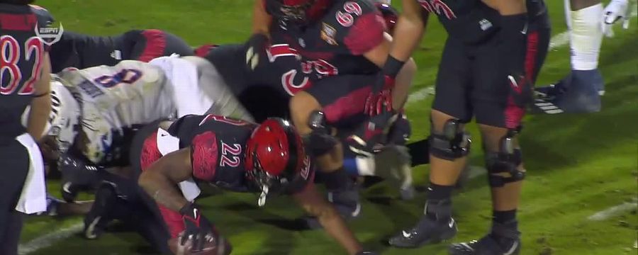 Greg Bell rushes in for 1-yard touchdown