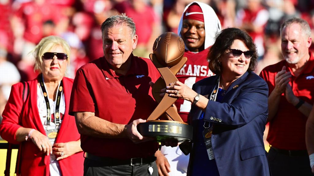 Pittman credits Hogs' Outback Bowl win to ground game