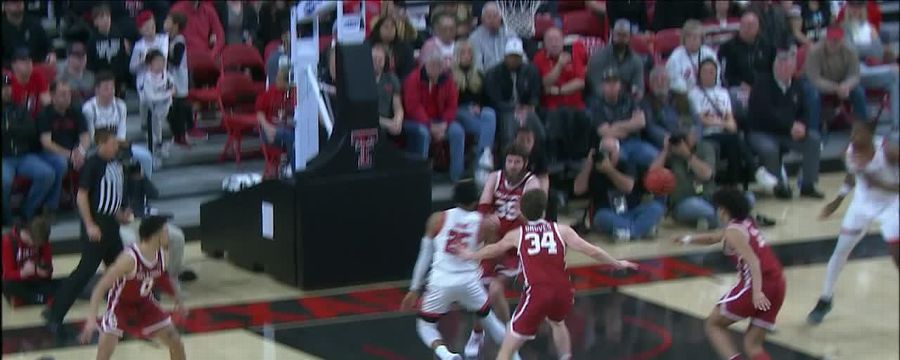 Adonis Arms' nice pass sets up Bryson Williams for a bucket