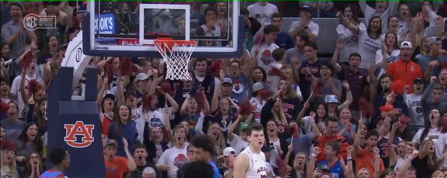 Devan Cambridge puts on a show with this powerful slam dunk