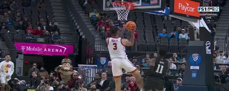 Isaiah Mobley gets clutch and-1 late for USC