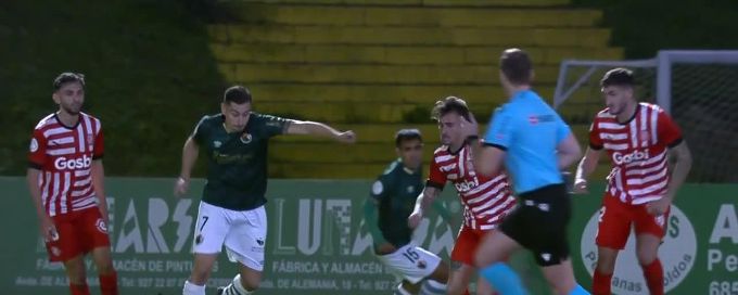 Iván Fernández scores to put Cacereño up 2-1 over Girona