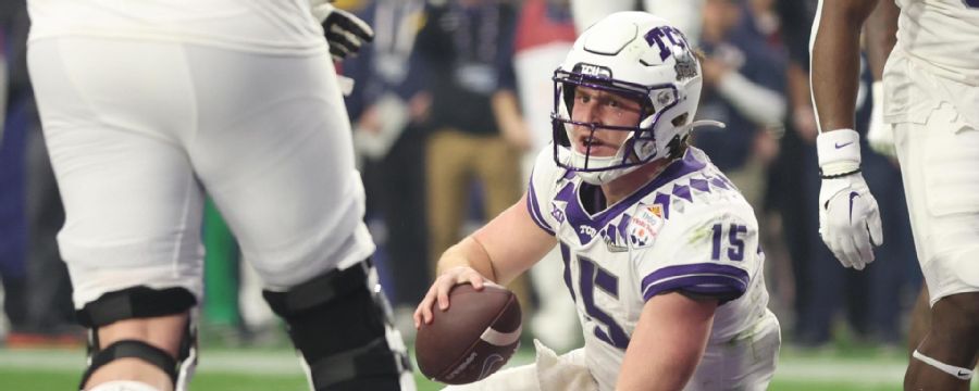 Max Duggan muscles his way in for a TCU TD