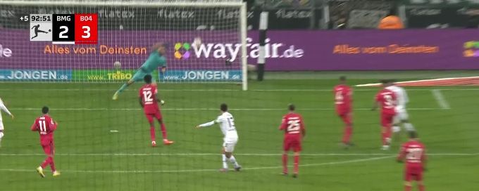 Leverkusen survives late scare to grab away win vs. Gladbach
