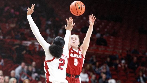 Barber's clutch 3-pointer lifts Tide to win vs. Hogs