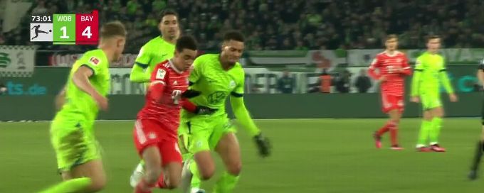 Jamal Musiala dribbles through entire Wolfsburg defense to score a stunner