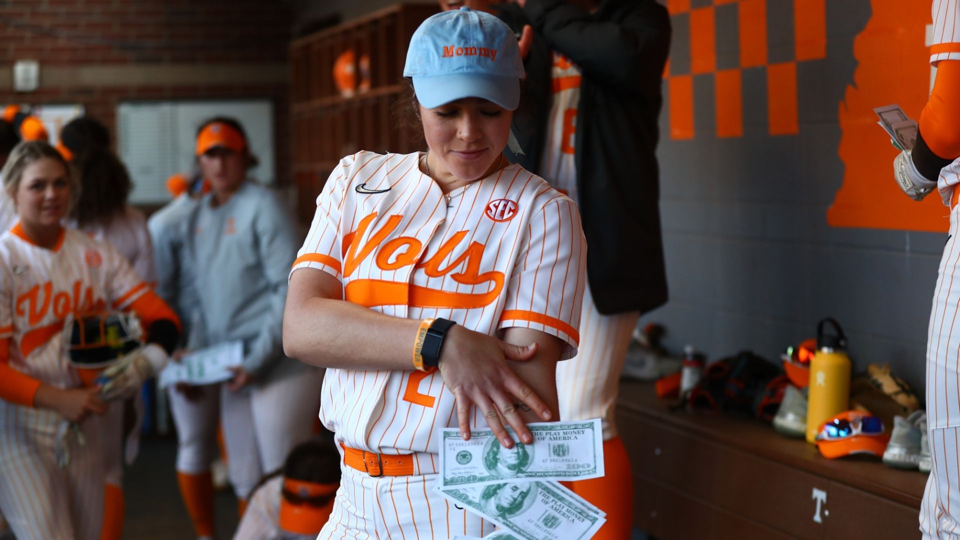 Homers by No. 3 Tennessee's Gibson rain down on ETSU