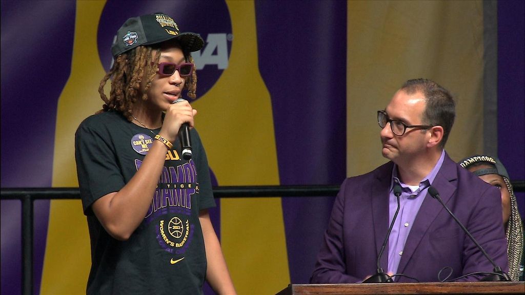 Williams details why she transferred, LSU's chemistry