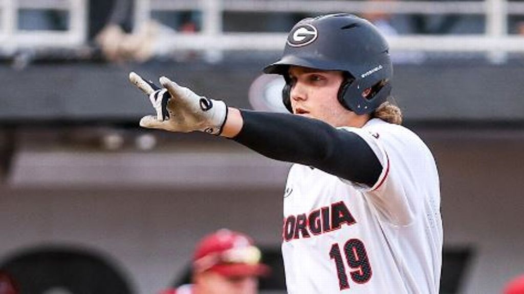 Red-hot Georgia tops No. 5 Hogs to clinch series