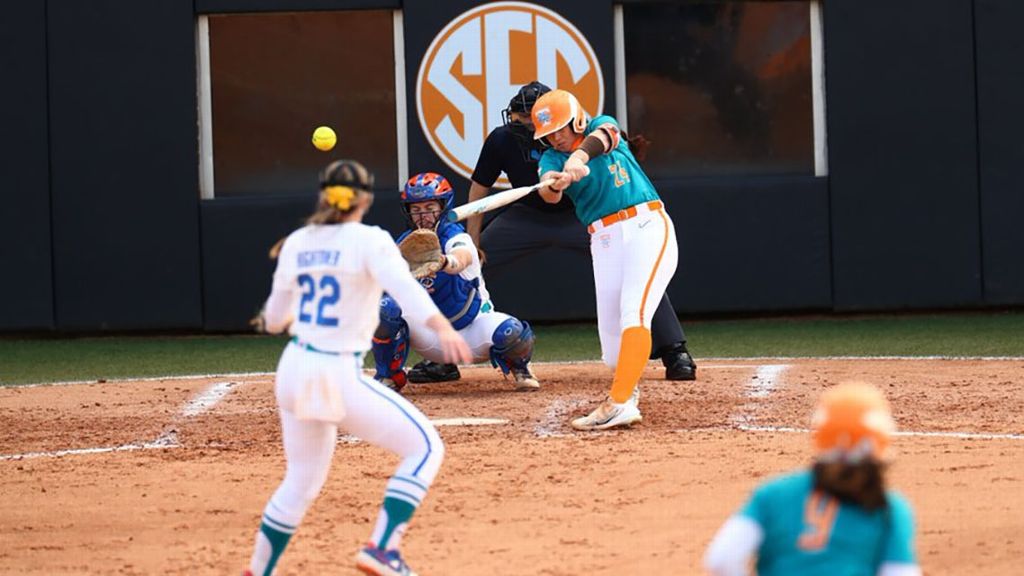 Gibson's perfect day at the plate propels UT past UF