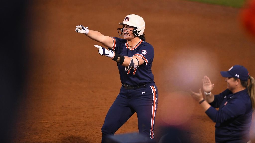 Sixth-inning rally carries No. 15 Auburn past MS State
