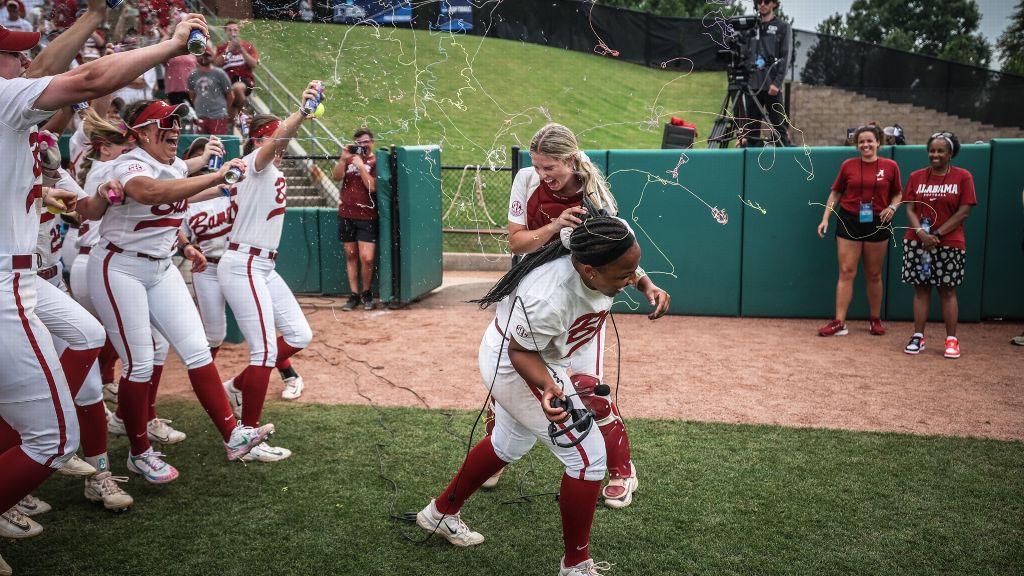 Shipman's late-inning heroics advance Bama to Supers