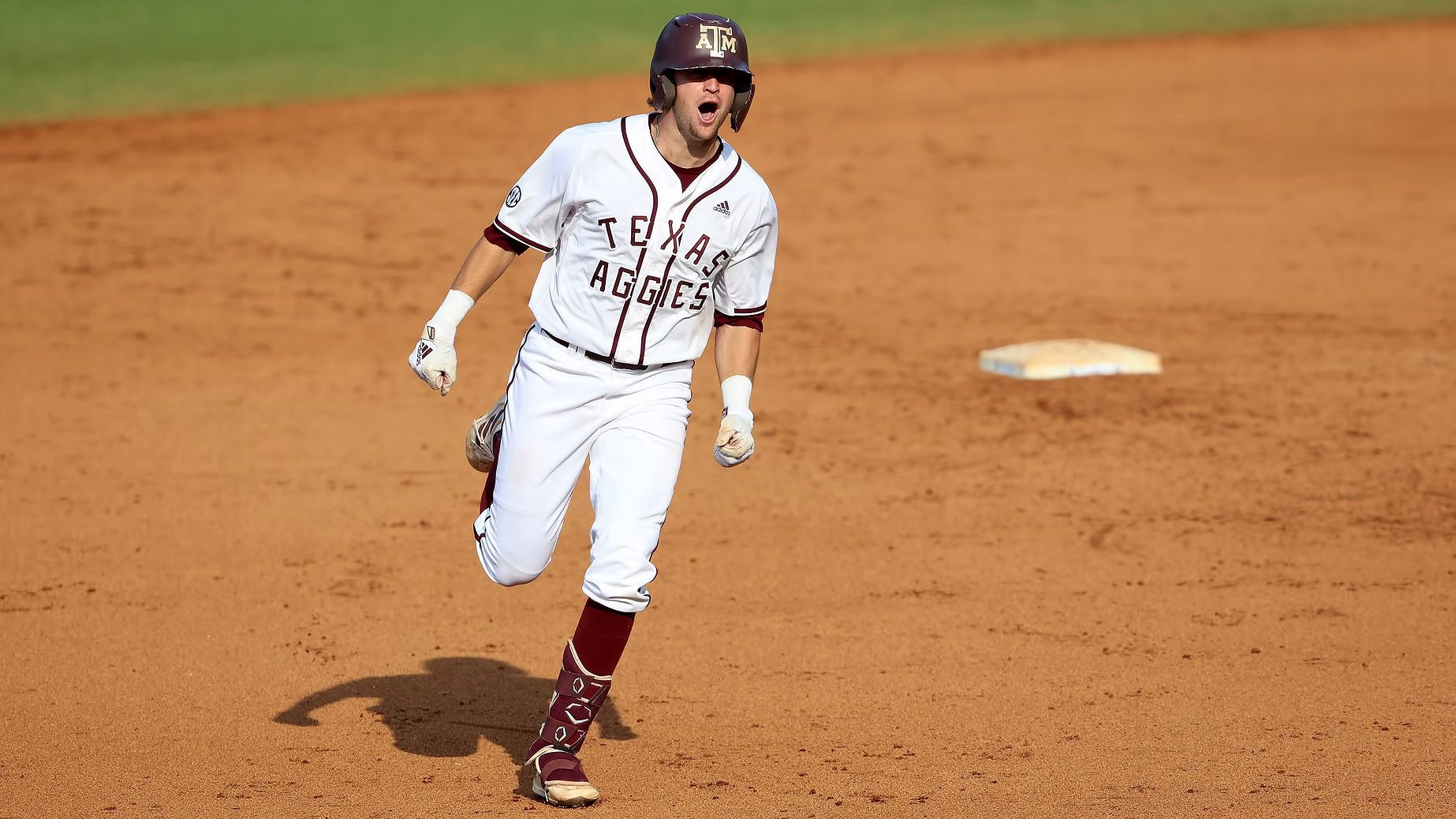 Hass' homer sends Aggies past LSU, to SEC tourney semis