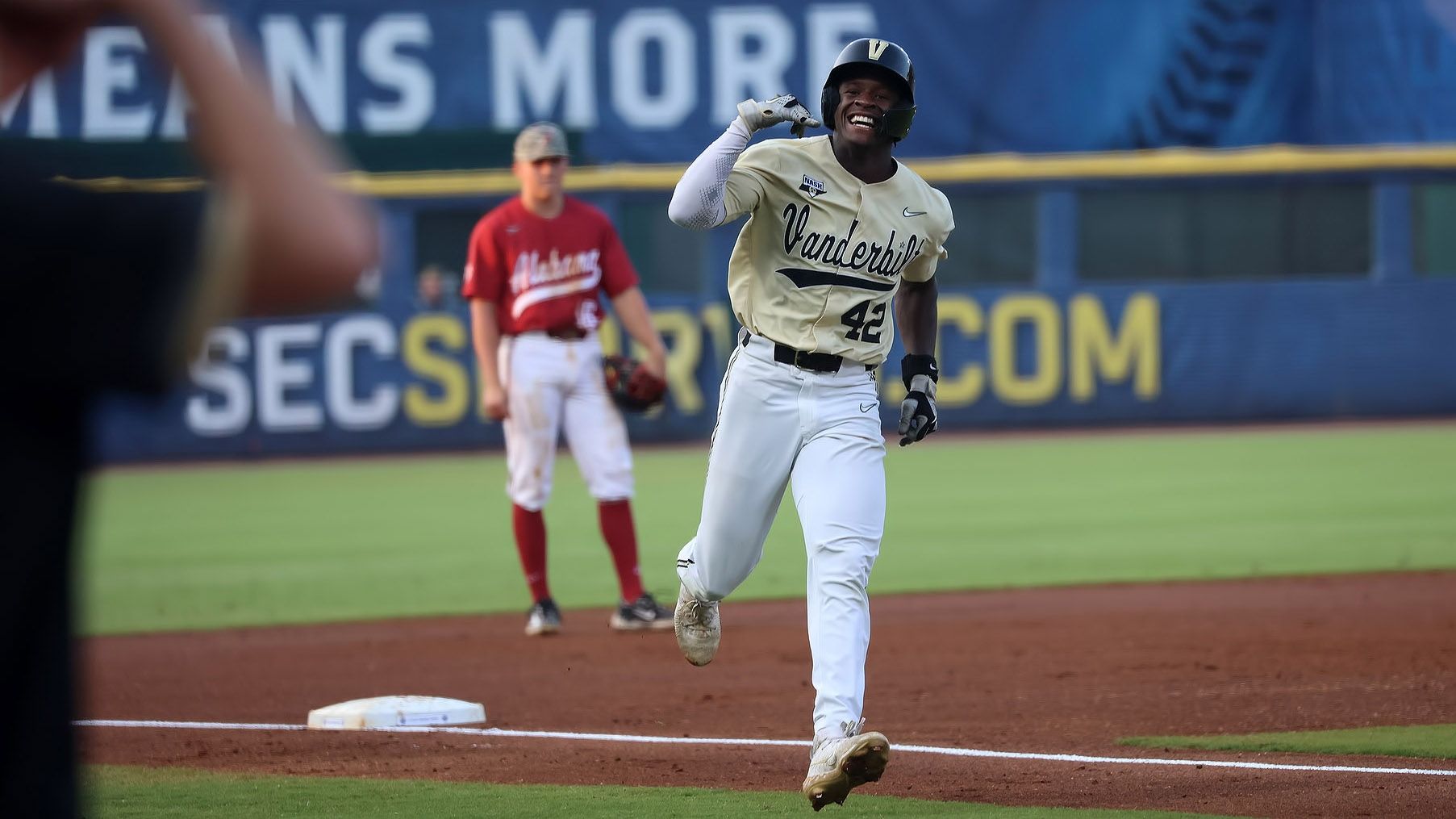 4-seed Vandy's five-run frame knocks out 9-seed Bama