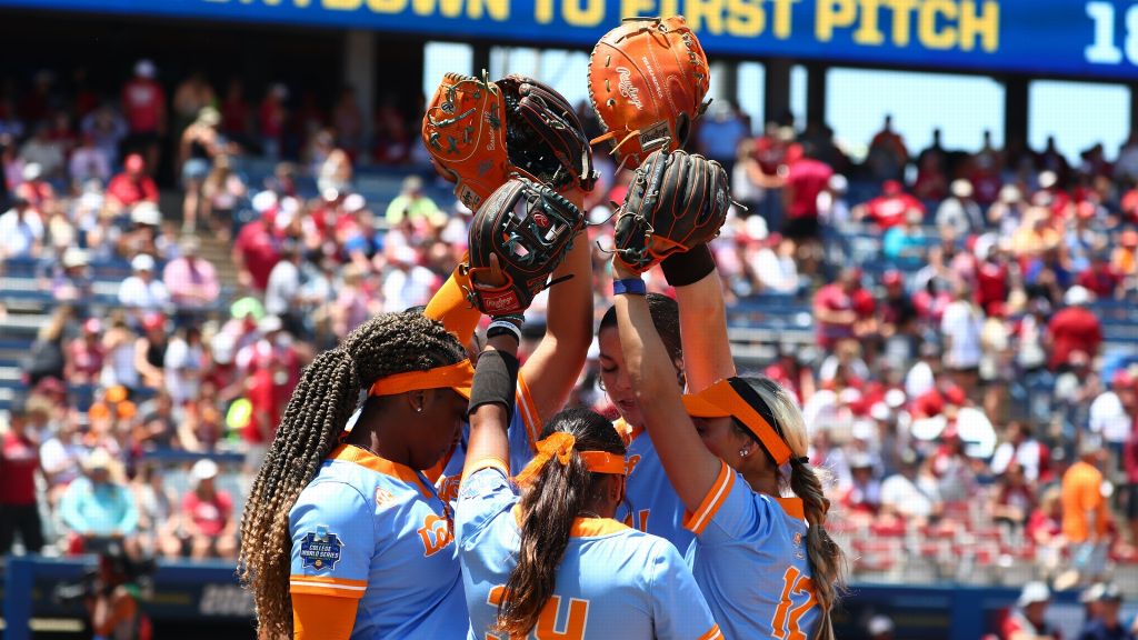 Oklahoma holds Tennessee to one hit in WCWS showdown