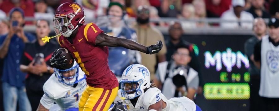 Zachariah Branch takes a kickoff return to the house for USC