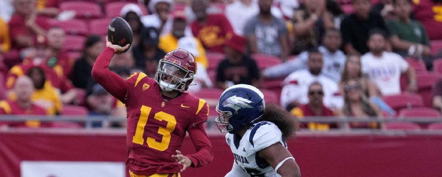 Caleb Williams improvises on spectacular play for USC