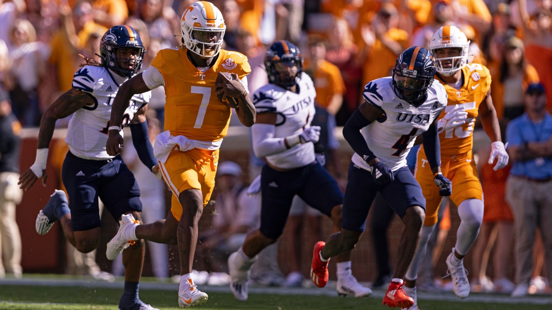 No. 23 Tennessee outruns Roadrunners in rout at house