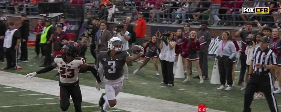 Josh Kelly makes one-handed snag for 3rd TD of game