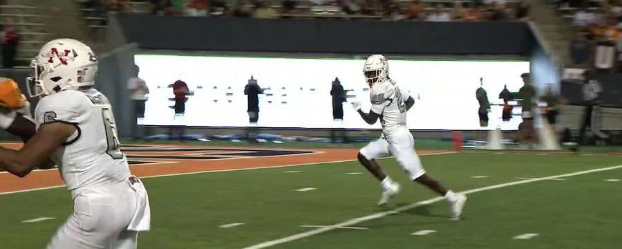 Courtney Reese runs for 32-yard TD