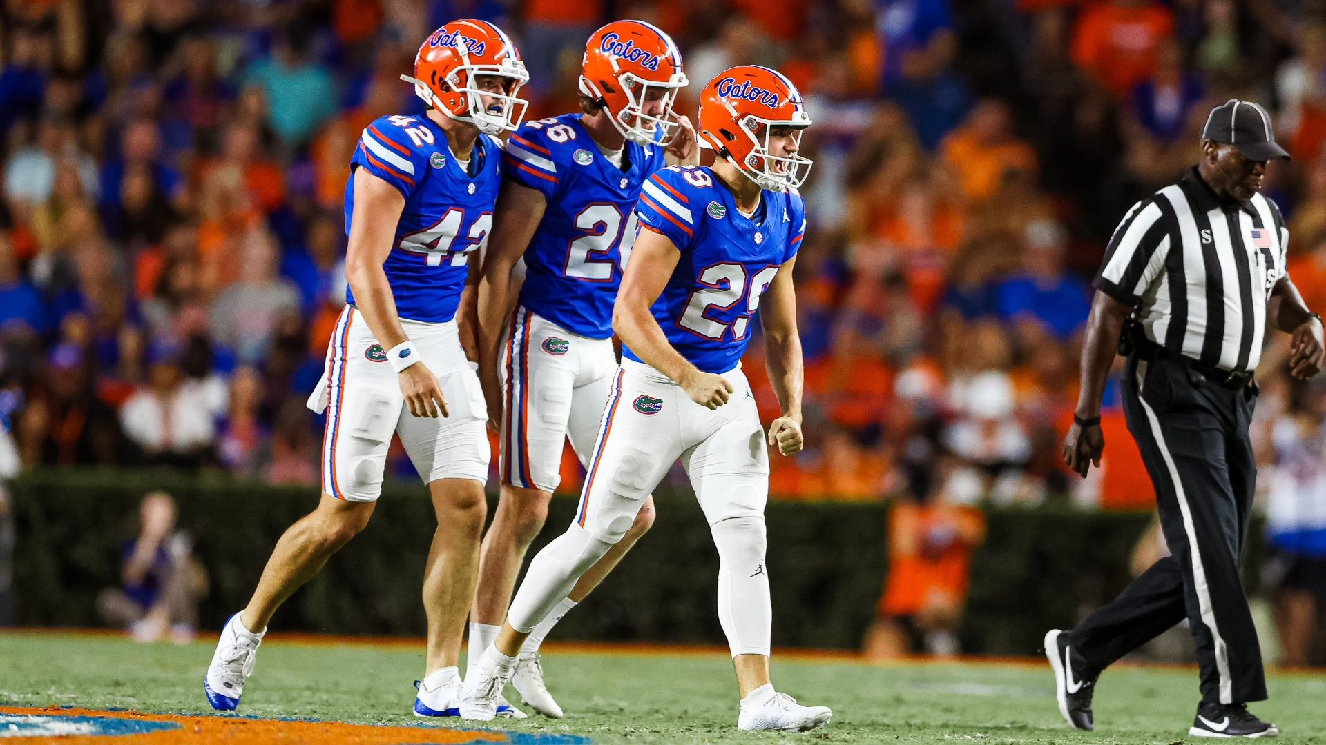 Smack leads No. 25 Florida to victory over Charlotte