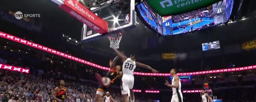 Julian Champagnie elevates to deny OKC with a massive block