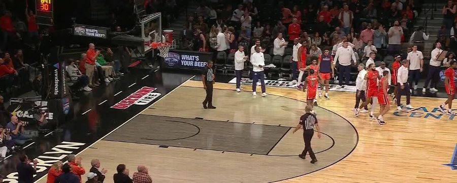Jaylin Williams slams the alle-oop home