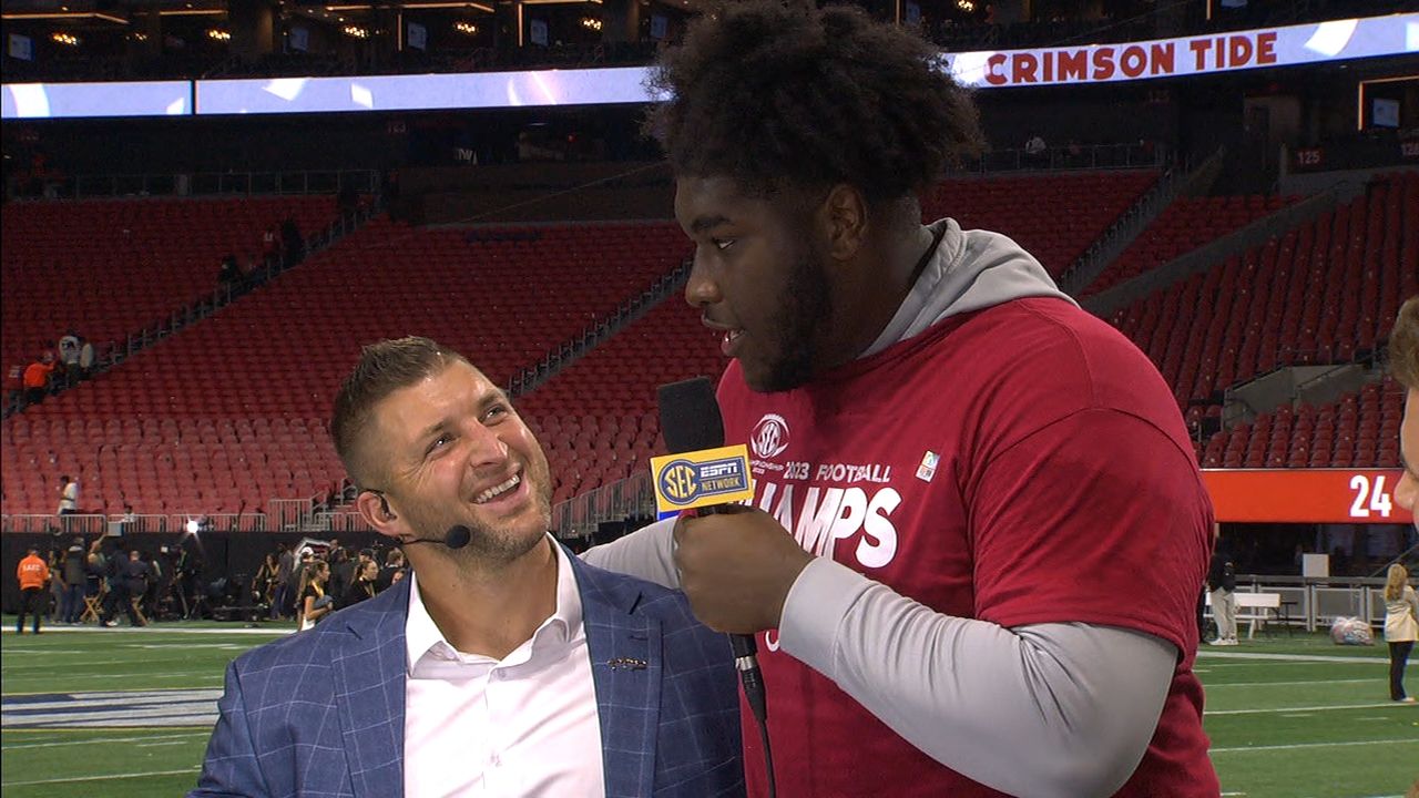 Alabama's Booker shares special moment with Tebow