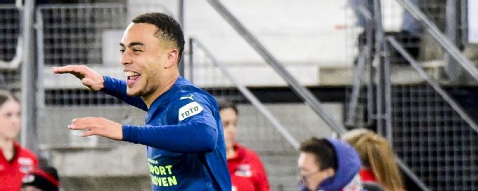 Sergino Dest scores his first PSV goal in style
