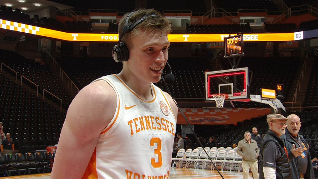 Knecht on transition at Tennessee, red-hot shooting