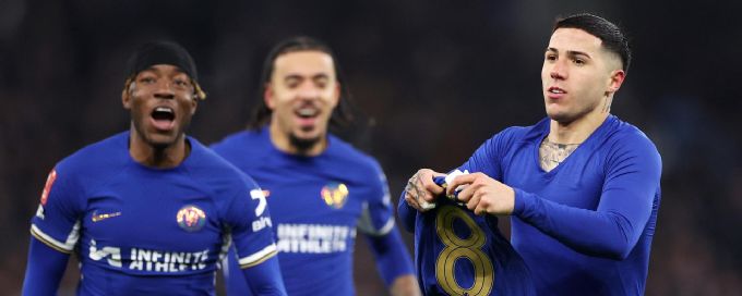 Enzo Fernandez curls home gorgeous free kick for Chelsea