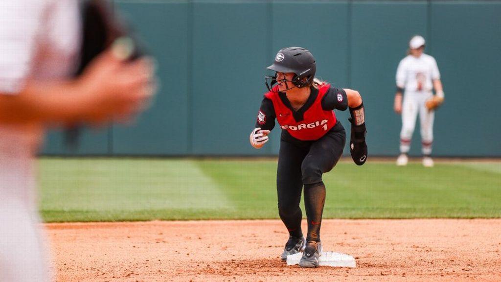 UGA completes comeback, defeats Wisconsin in 10 innings