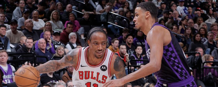 DeRozan outscores Kings by himself in 4th to lead Bulls' comeback win