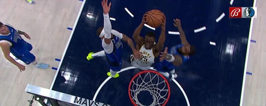 Jalen Smith throws down a powerful jam through traffic for the Pacers