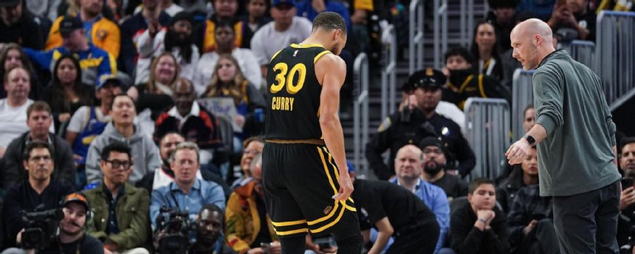 Steph limps to the locker room after rolling ankle