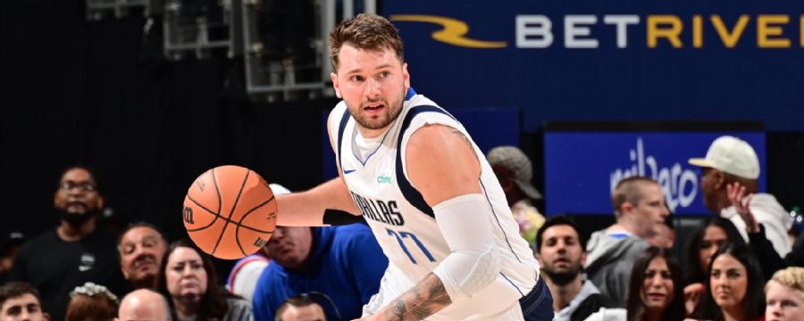 Luka's 6th straight 30-point triple-double fuels Mavs past Pistons