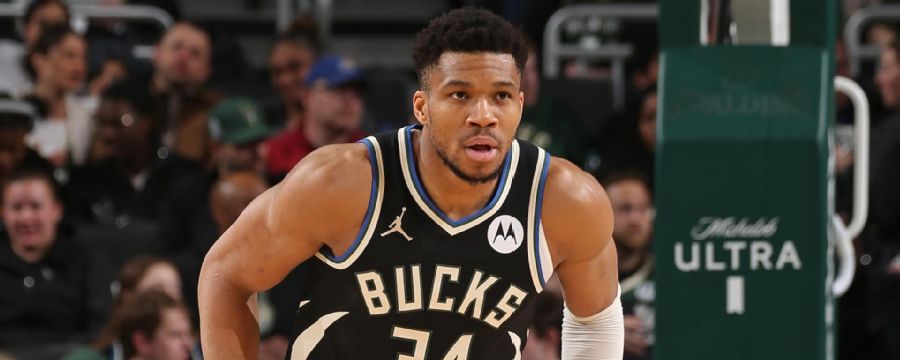 Giannis goes for 32 as the Bucks take down the 76ers