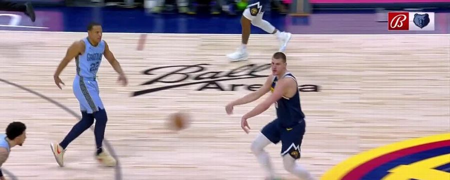 Jokic threads the no-look pass for 2