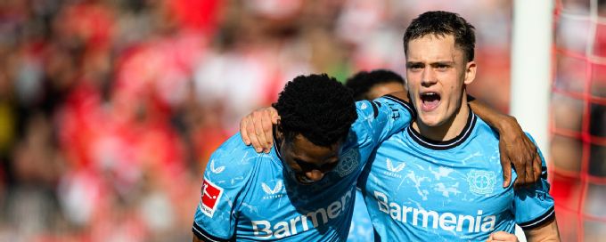 Leverkusen lead 10-man Union after VAR spots handball